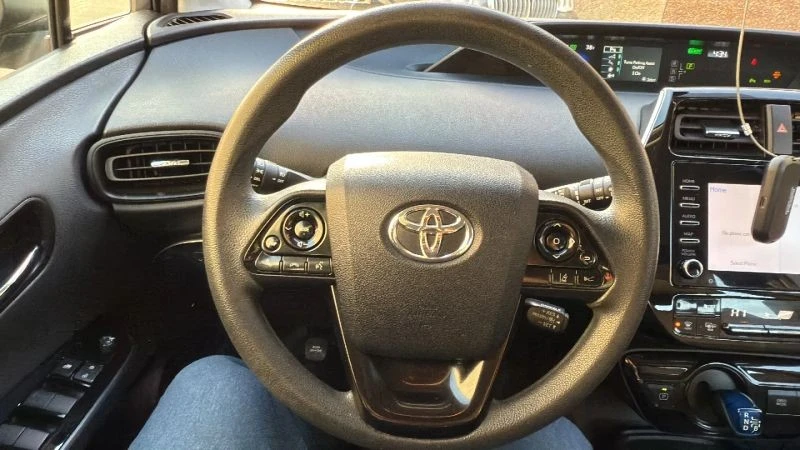 2022 Toyota Prius 4th Gen - Image 10 of 12