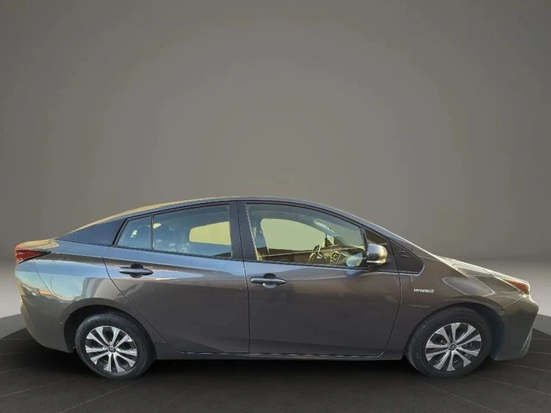 2022 Toyota Prius 5th Gen - Image 4 of 12