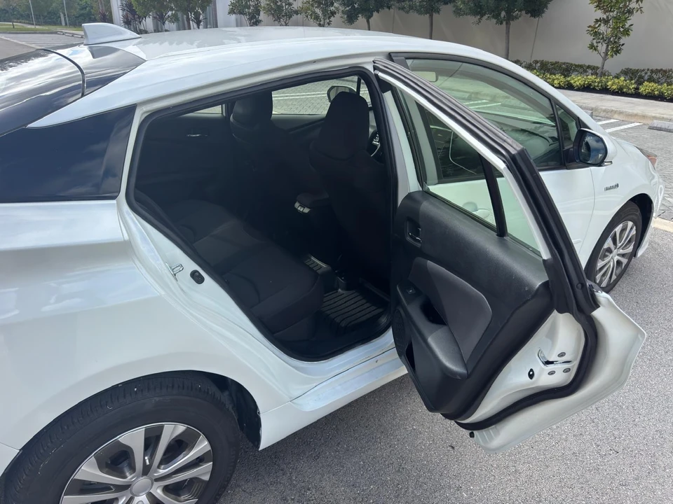 2022 Toyota Prius 4th Gen - Image 14 of 21