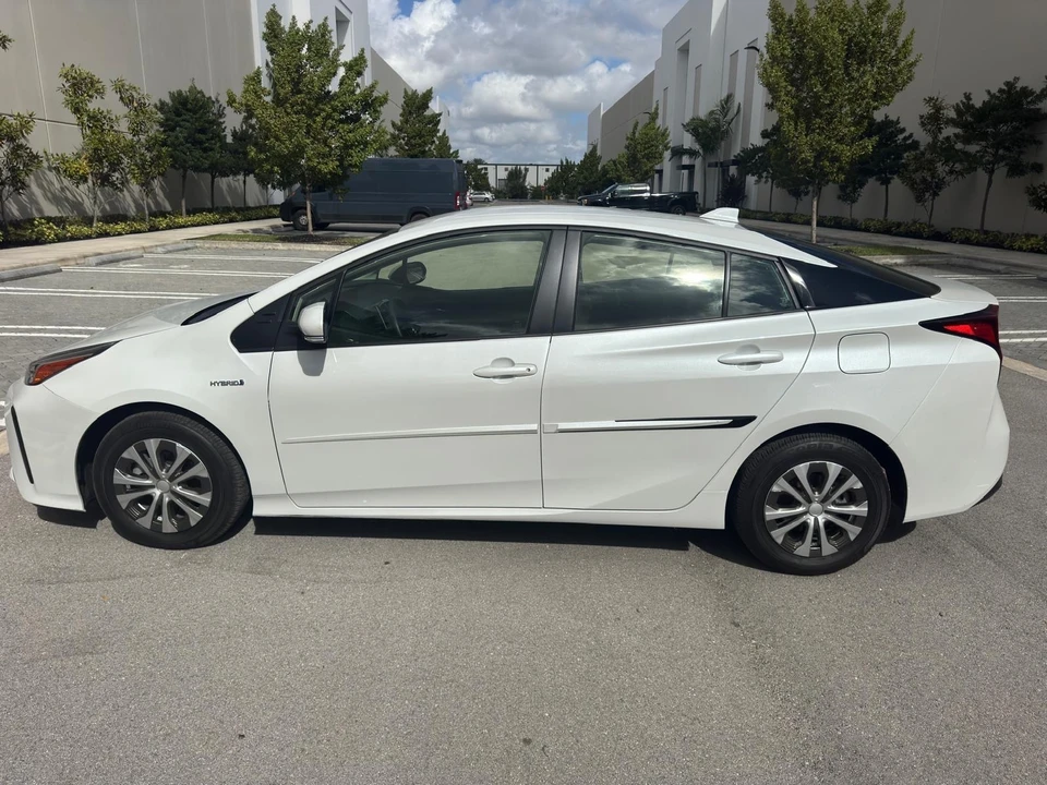 2022 Toyota Prius 4th Gen - Image 5 of 21