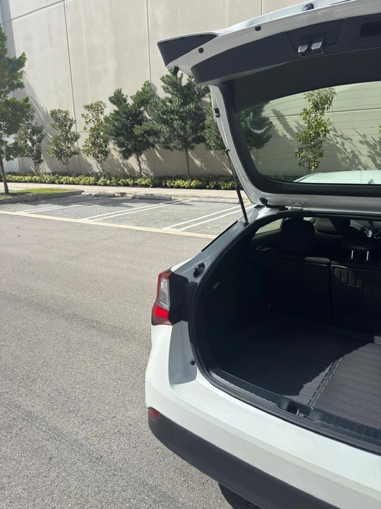 2022 Toyota Prius 4th Gen - Image 10 of 21