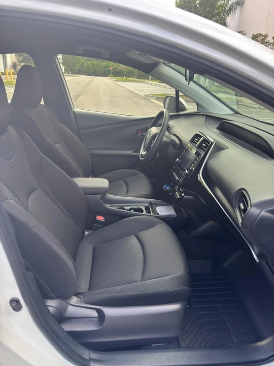 2022 Toyota Prius 4th Gen - Image 16 of 21