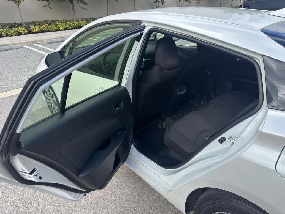 2022 Toyota Prius 4th Gen - Image 17 of 21