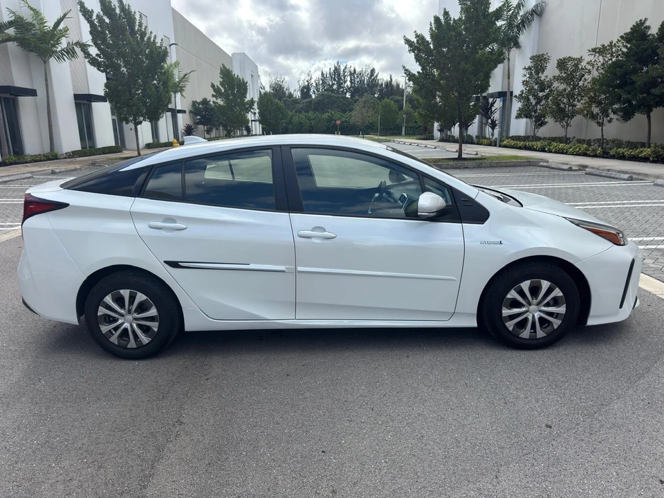 2022 Toyota Prius 4th Gen - Image 11 of 21