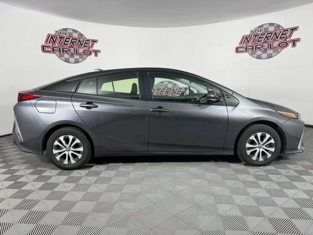 2022 Toyota Prius 4th Gen - Image 8 of 12