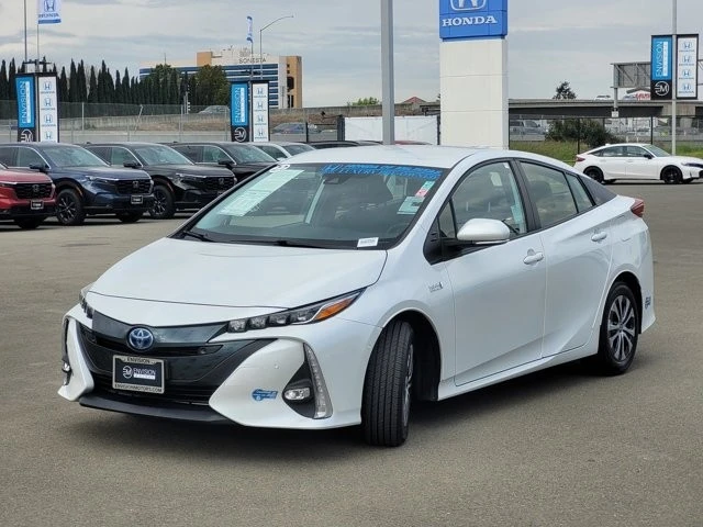 2022 Toyota Prius 4th Gen - Image 9 of 12