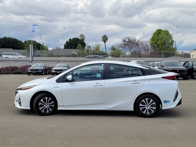 2022 Toyota Prius 4th Gen - Image 8 of 12