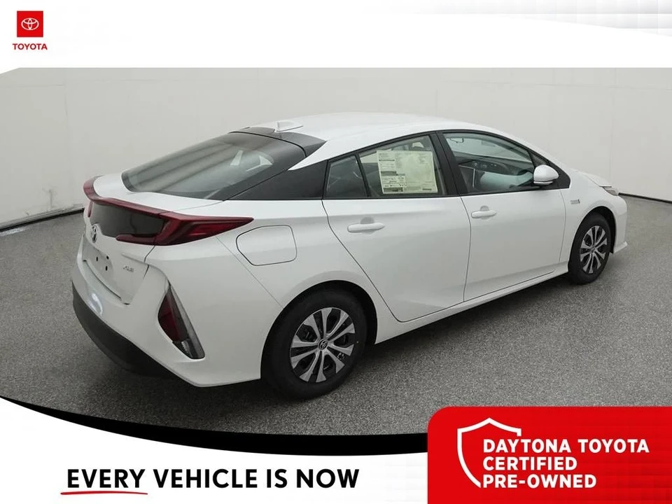 2022 Toyota Prius 4th Gen - Image 9 of 12