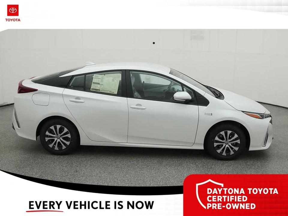 2022 Toyota Prius 4th Gen - Image 11 of 12