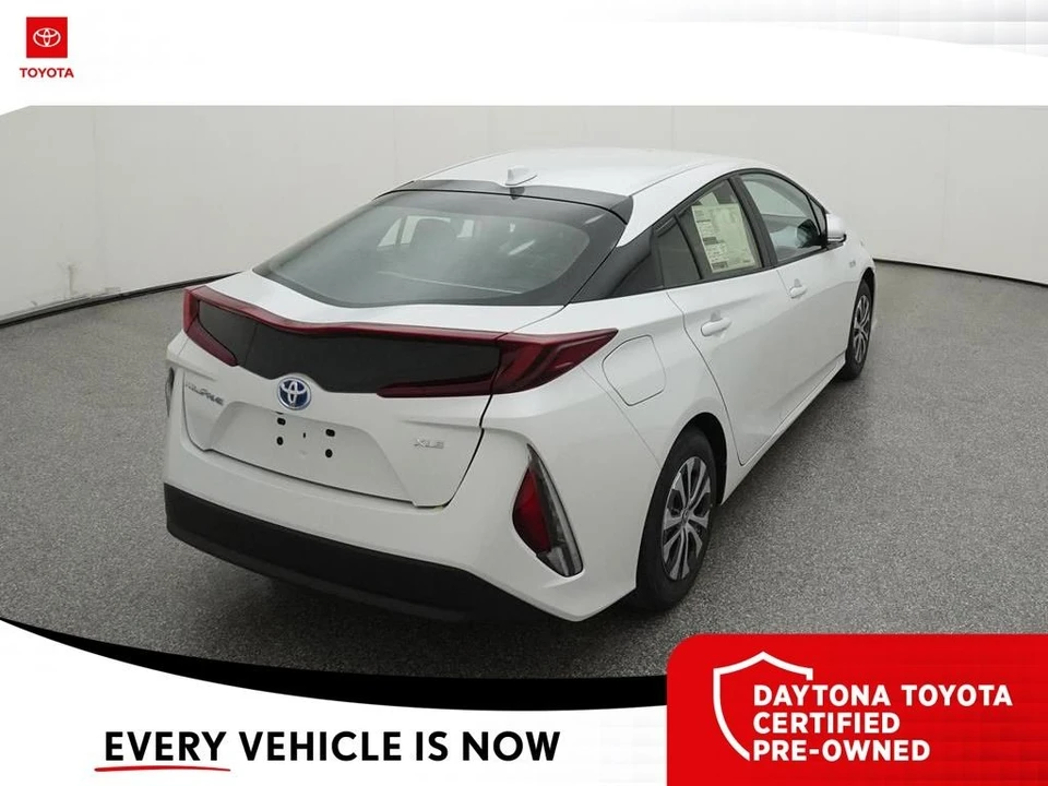2022 Toyota Prius 4th Gen - Image 8 of 12