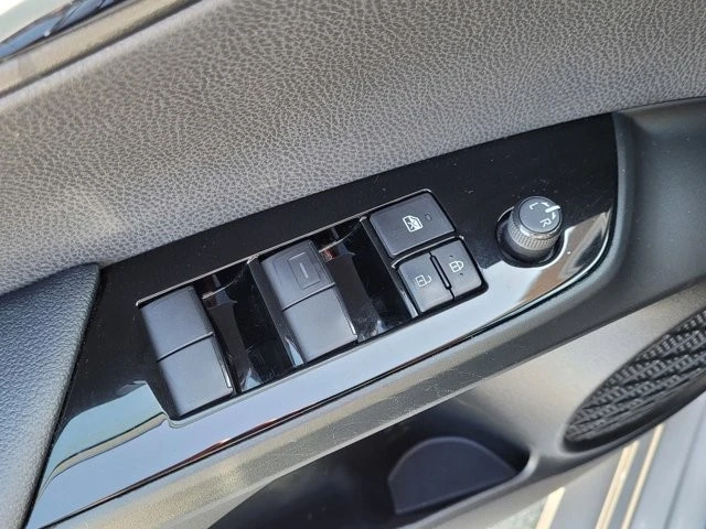 2022 Toyota Prius 4th Gen - Image 15 of 21