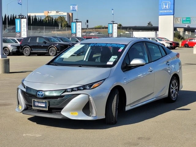 2022 Toyota Prius 4th Gen - Image 9 of 12