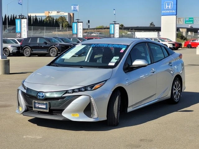 2022 Toyota Prius 4th Gen - Image 9 of 12