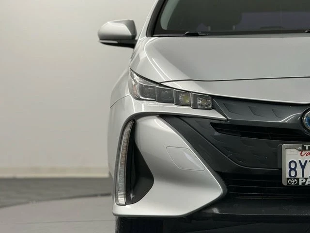 2022 Toyota Prius 5th Gen - Image 15 of 21