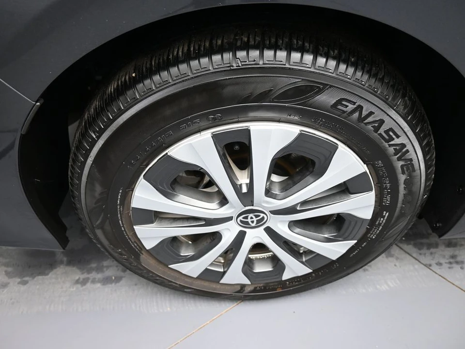 2022 Toyota Prius 4th Gen - Image 12 of 21