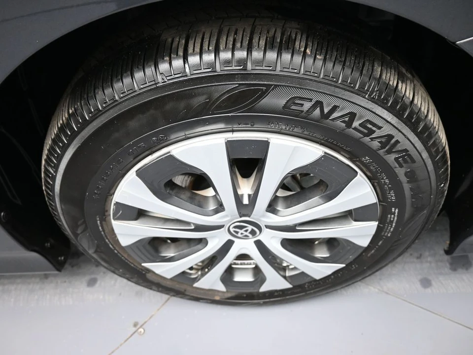 2022 Toyota Prius 4th Gen - Image 13 of 21