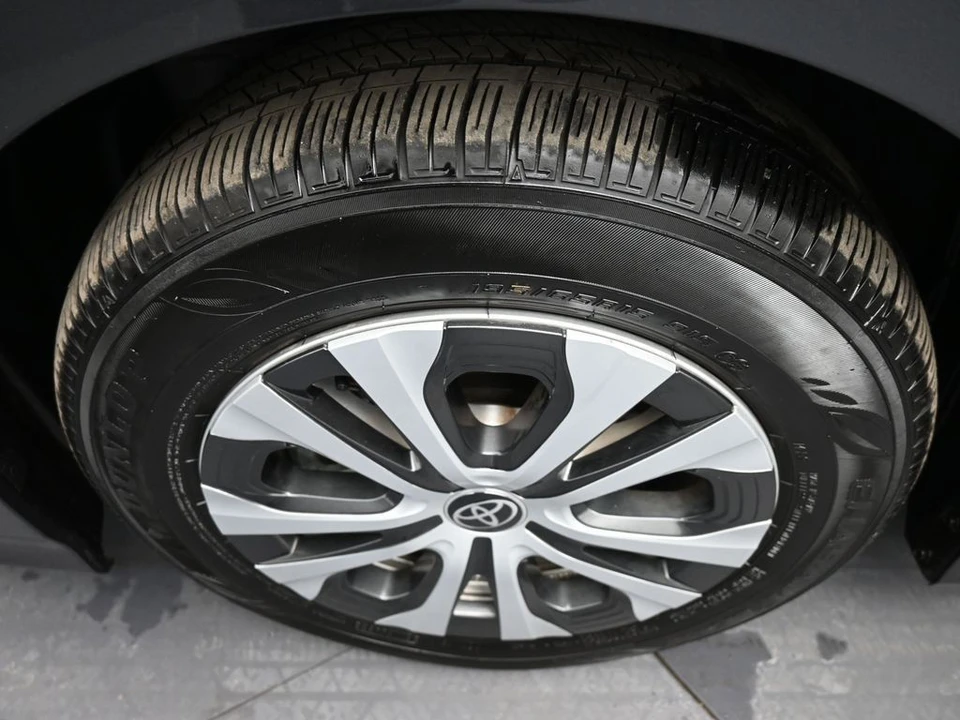 2022 Toyota Prius 5th Gen - Image 14 of 21