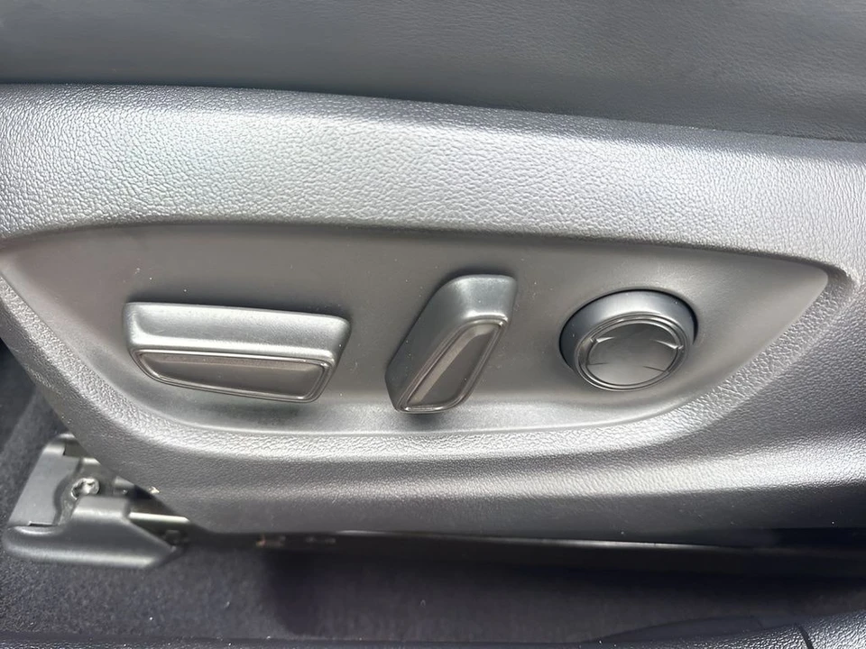 2022 Toyota Prius 4th Gen - Image 10 of 12