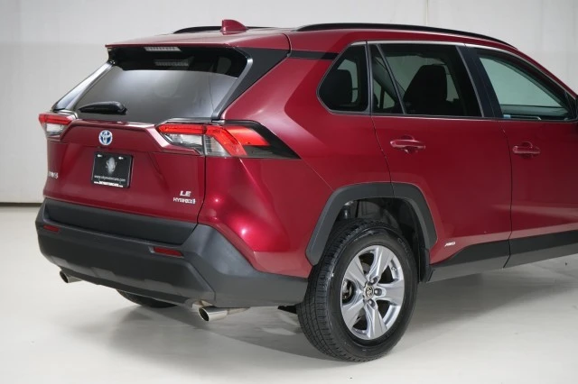 2022 Toyota RAV4 5th Gen - Image 18 of 21
