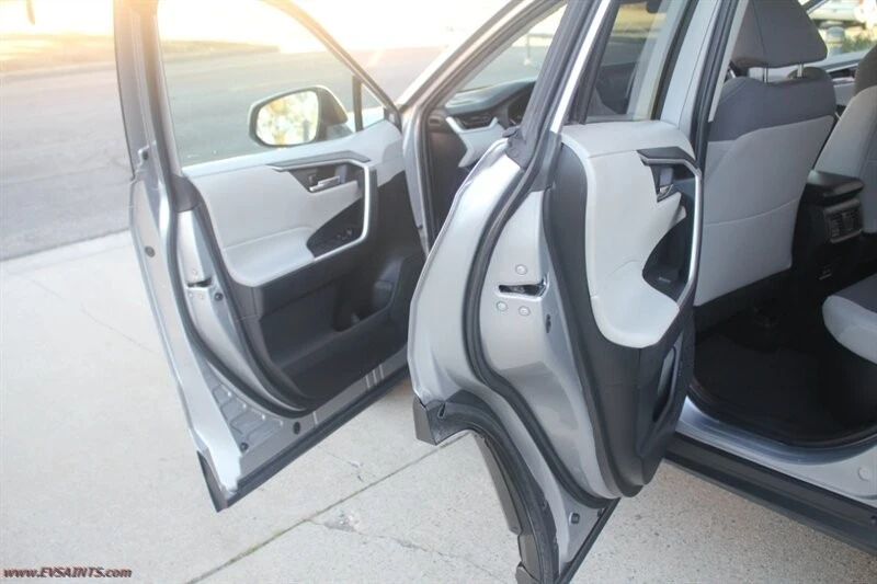 2022 Toyota RAV4 5th Gen - Image 15 of 21