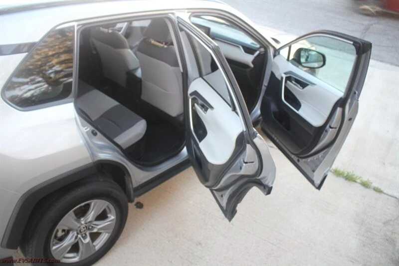 2022 Toyota RAV4 5th Gen - Image 14 of 21