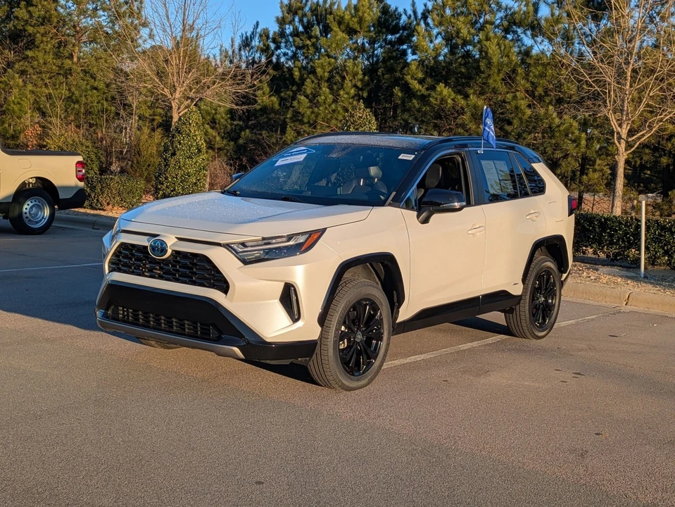 2022 Toyota RAV4 5th Gen - Image 7 of 12