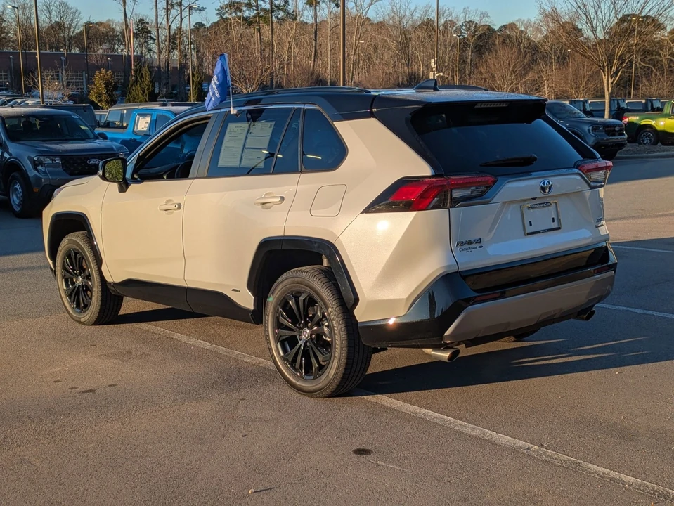 2022 Toyota RAV4 5th Gen - Image 5 of 12
