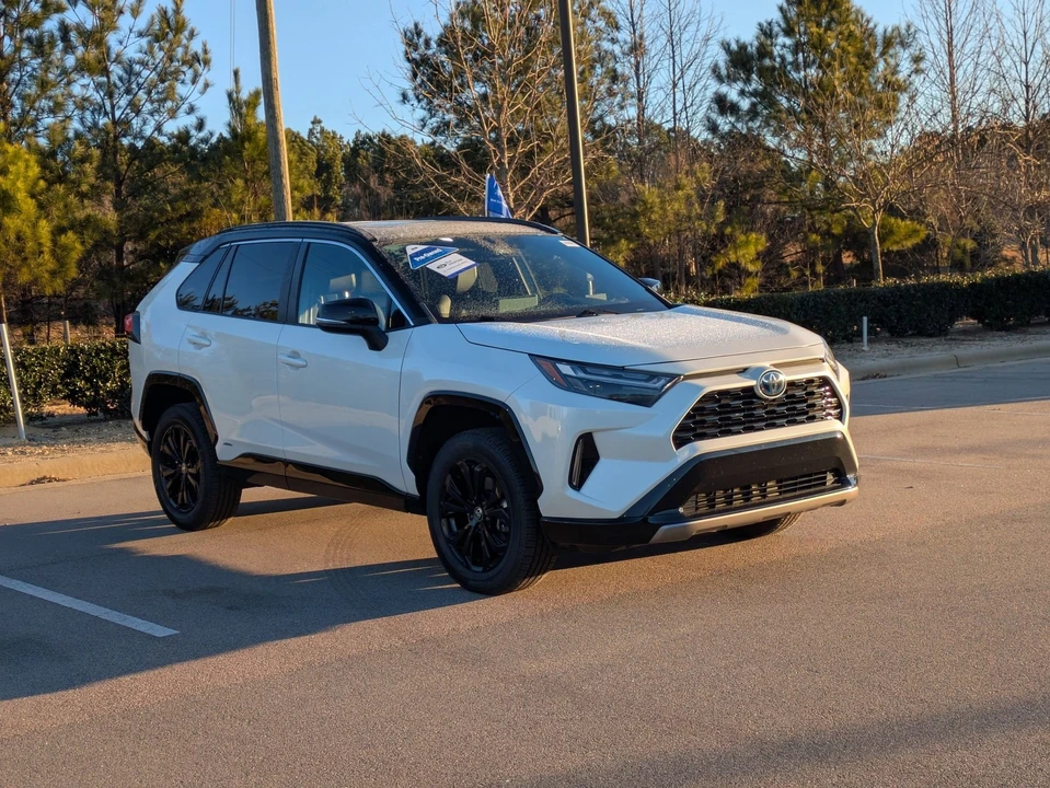 2022 Toyota RAV4 5th Gen - Image 2 of 12