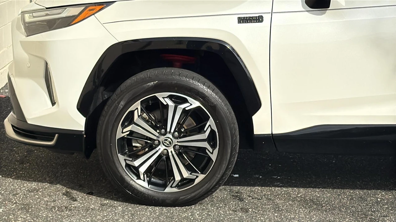 2022 Toyota RAV4 5th Gen - Image 10 of 21