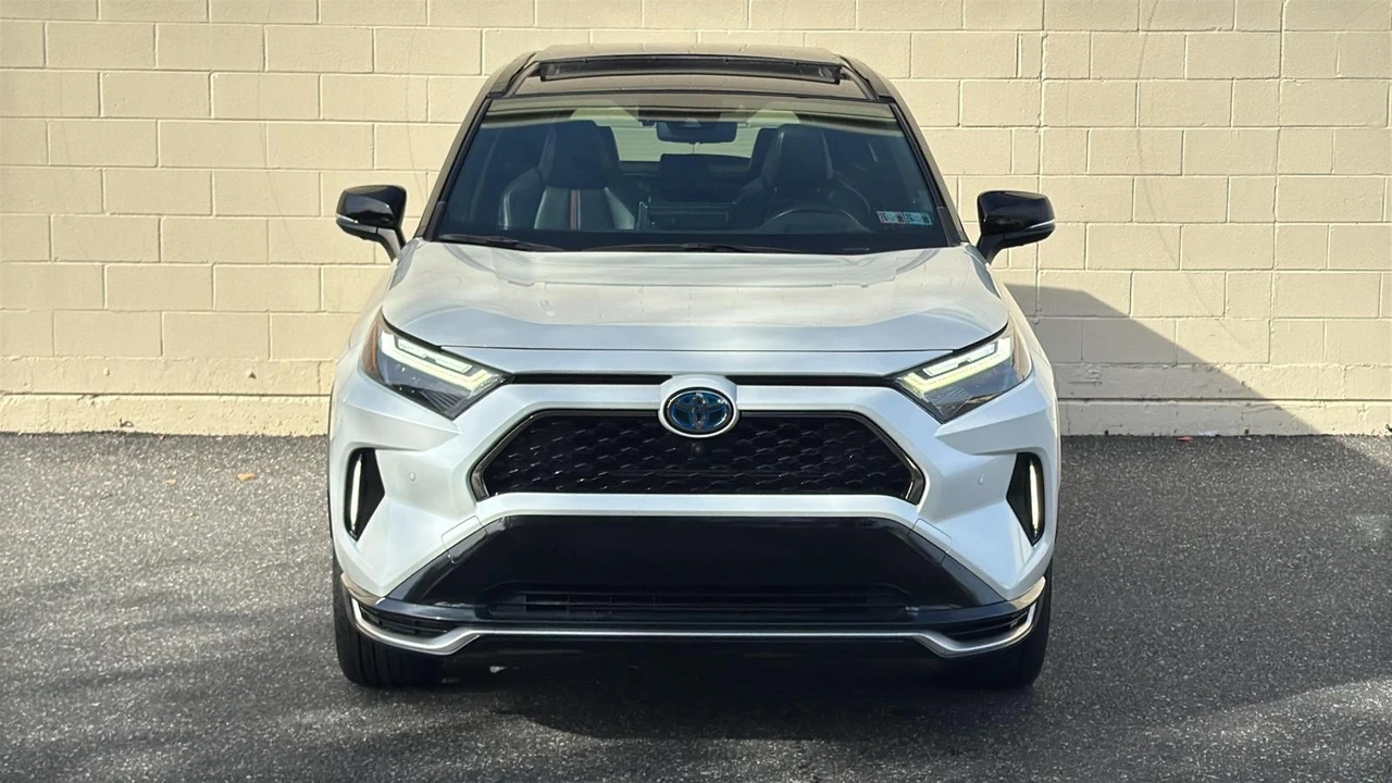 2022 Toyota RAV4 5th Gen - Image 2 of 21