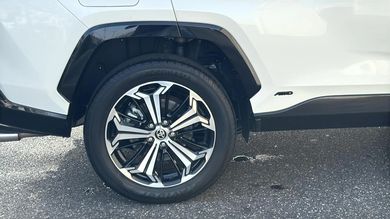 2022 Toyota RAV4 5th Gen - Image 19 of 21