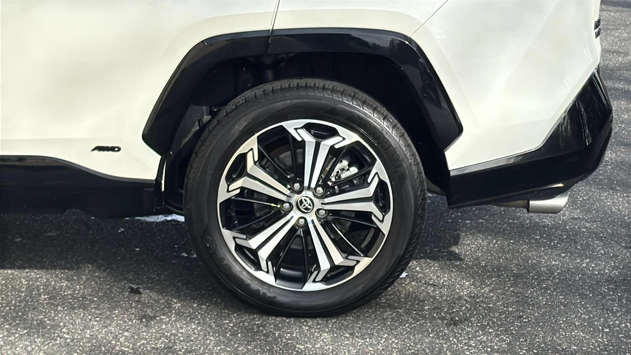 2022 Toyota RAV4 5th Gen - Image 9 of 21