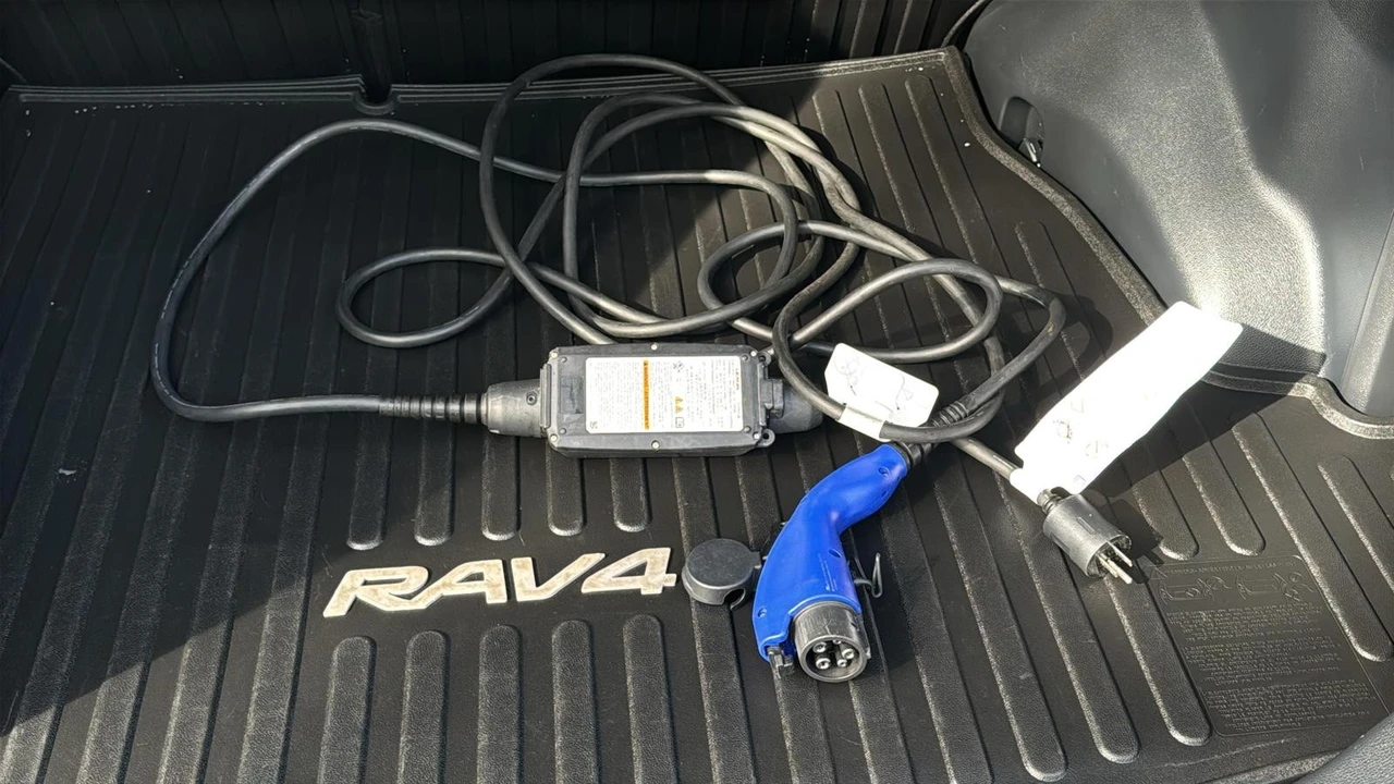2022 Toyota RAV4 5th Gen - Image 11 of 21