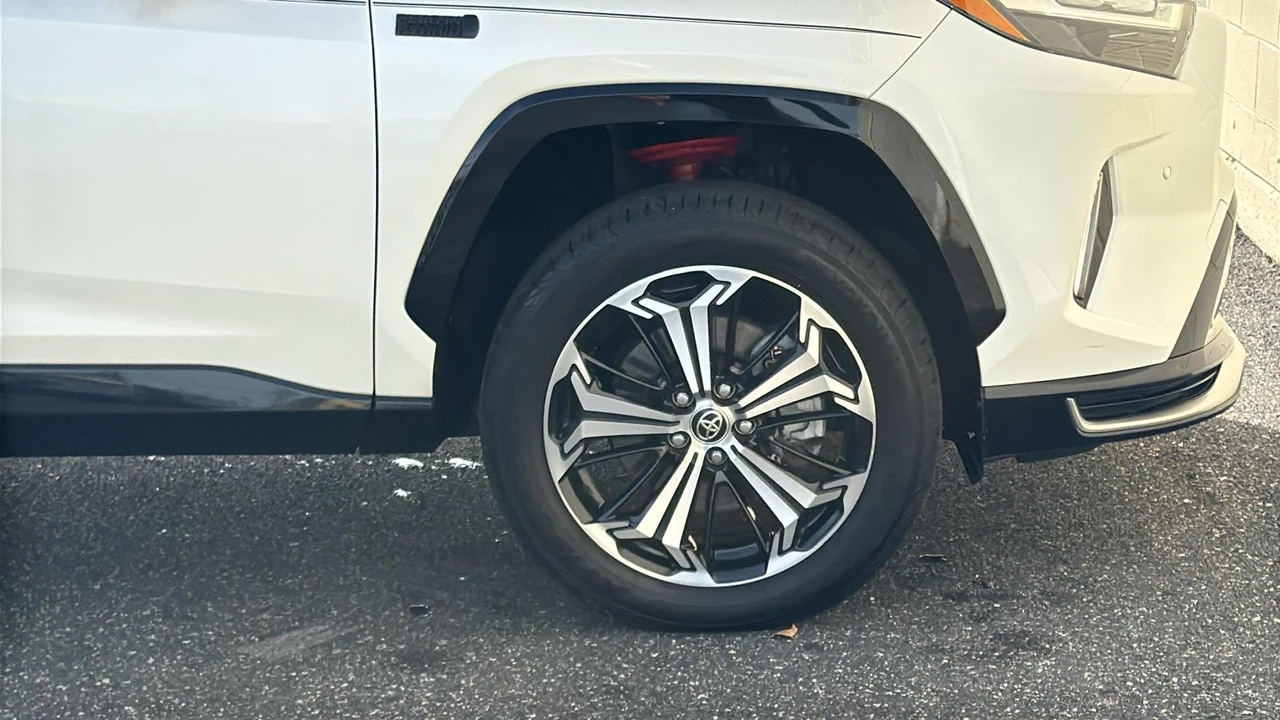2022 Toyota RAV4 5th Gen - Image 15 of 21