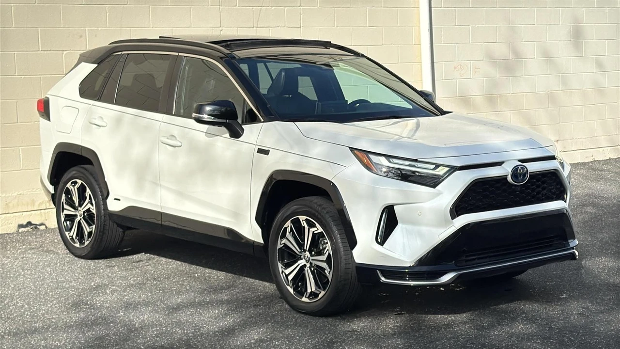 2022 Toyota RAV4 5th Gen - Image 3 of 21