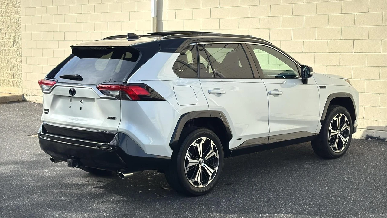 2022 Toyota RAV4 5th Gen - Image 7 of 21