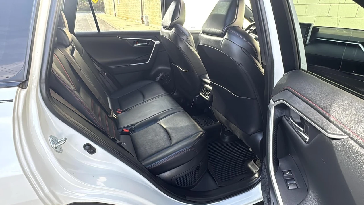 2022 Toyota RAV4 5th Gen - Image 17 of 21