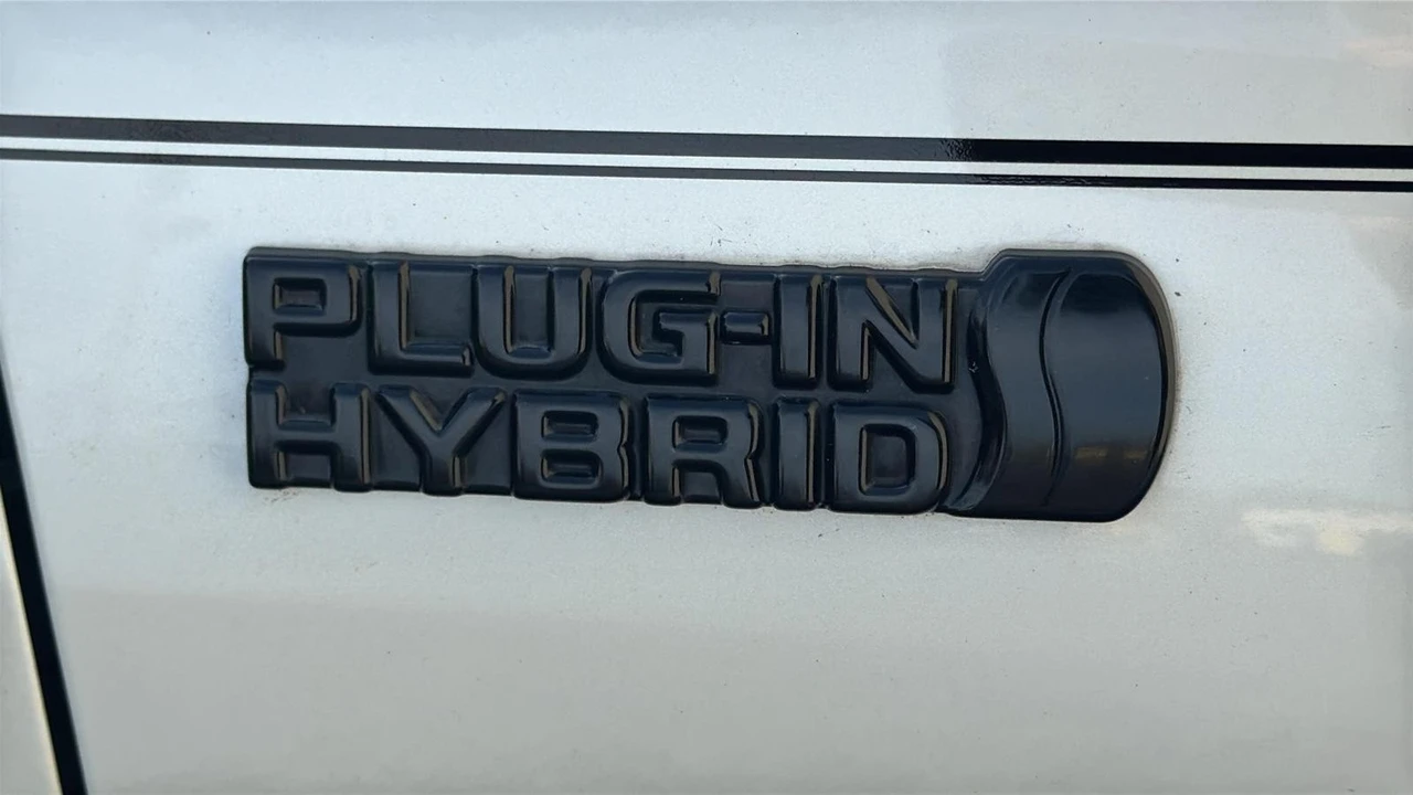 2022 Toyota RAV4 5th Gen - Image 14 of 21