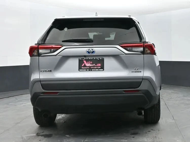 2022 Toyota RAV4 5th Gen - Image 8 of 12