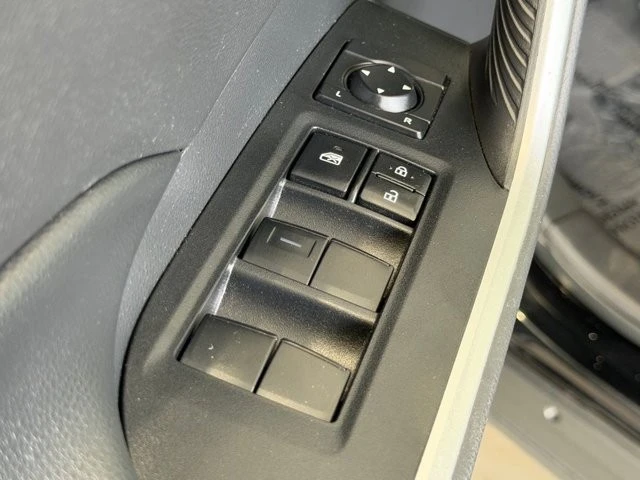 2022 Toyota RAV4 5th Gen - Image 19 of 21