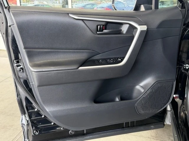 2022 Toyota RAV4 5th Gen - Image 18 of 21