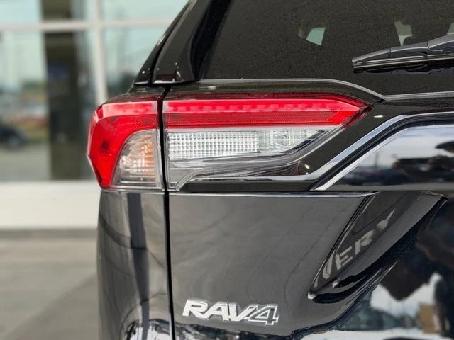 2022 Toyota RAV4 5th Gen - Image 11 of 21