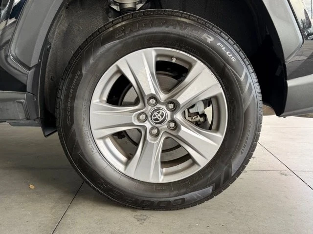 2022 Toyota RAV4 5th Gen - Image 16 of 21