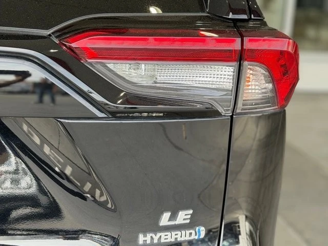 2022 Toyota RAV4 5th Gen - Image 13 of 21