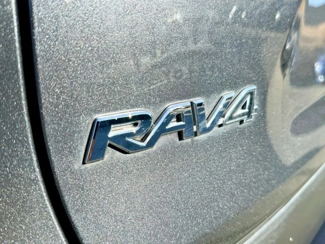 2022 Toyota RAV4 5th Gen - Image 12 of 21