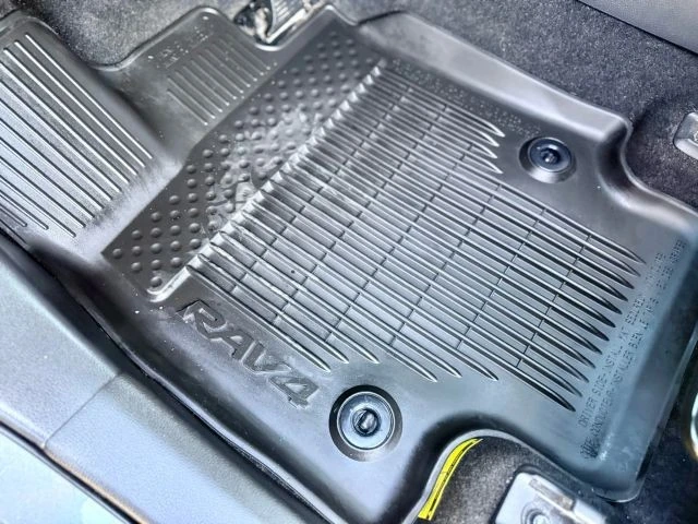 2022 Toyota RAV4 5th Gen - Image 19 of 21