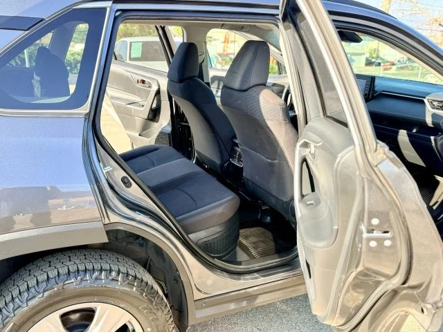 2022 Toyota RAV4 5th Gen - Image 11 of 21