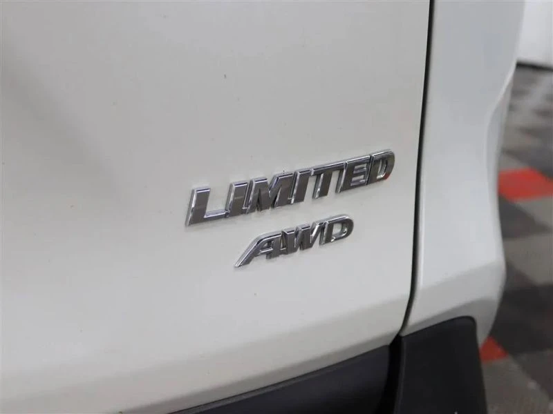 2022 Toyota RAV4 5th Gen - Image 8 of 12