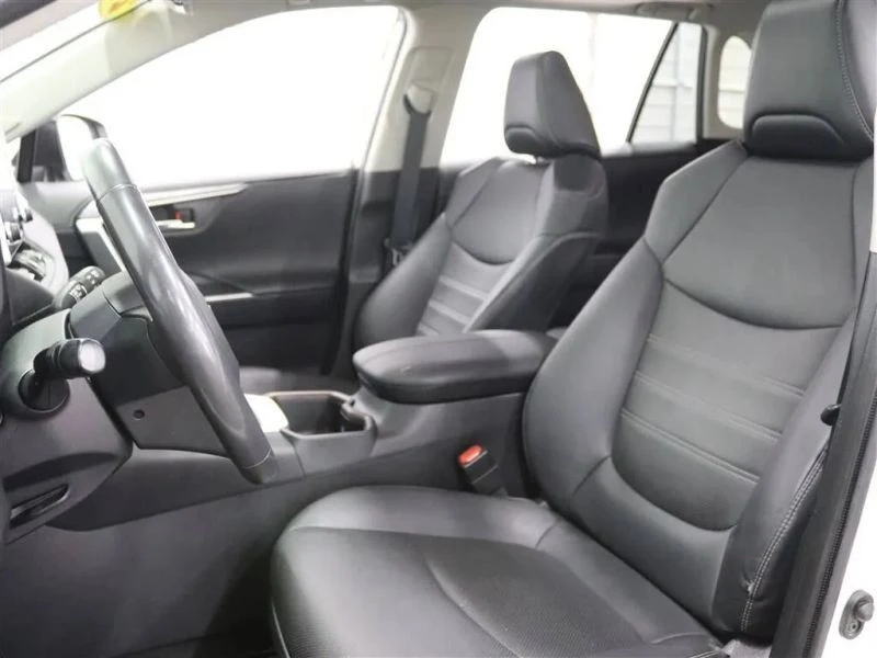 2022 Toyota RAV4 5th Gen - Image 9 of 12