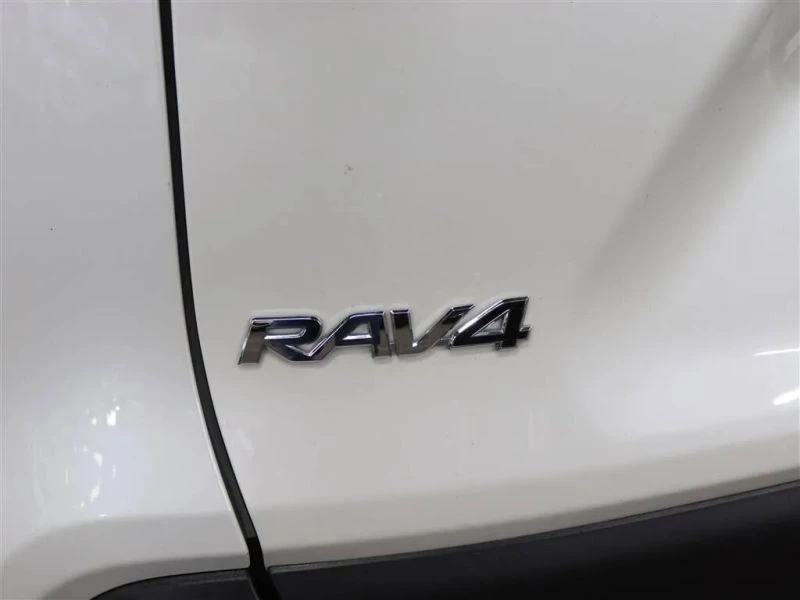 2022 Toyota RAV4 5th Gen - Image 7 of 12